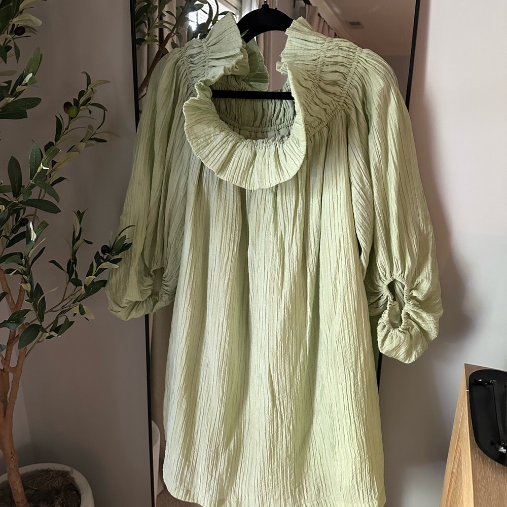 Sage green crinkle off the shoulder dress - Picture 5 of 8